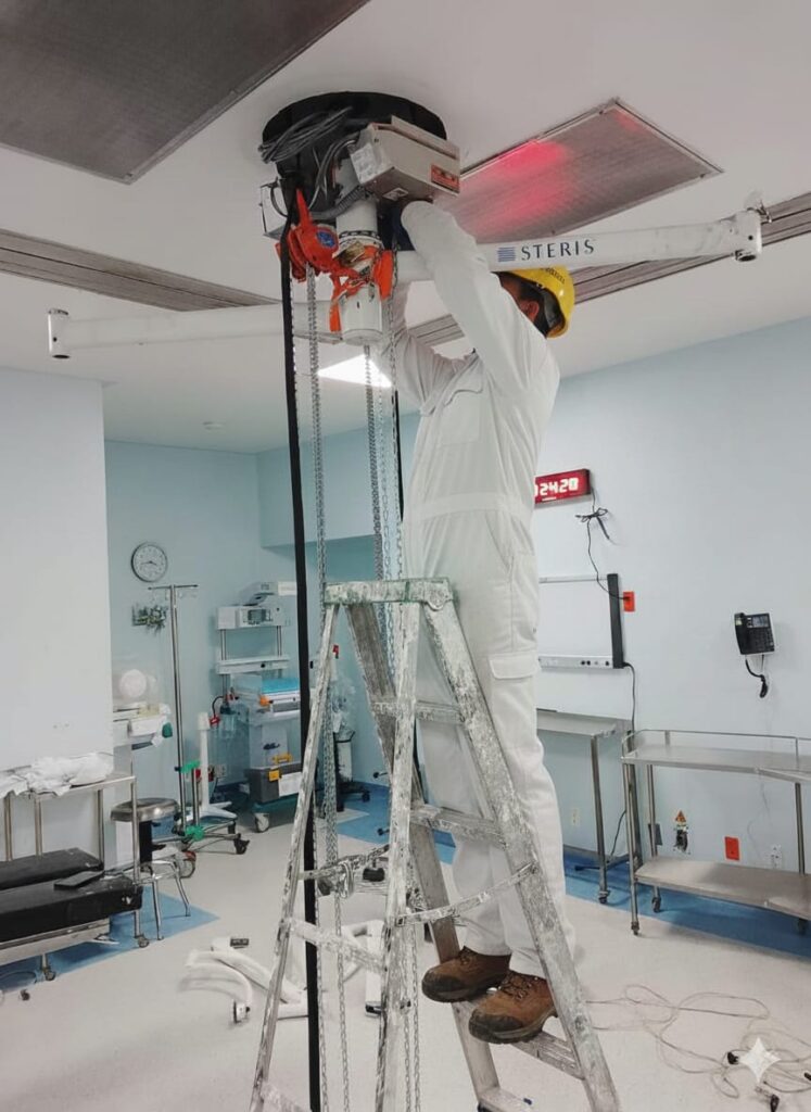 Ingeniero de BiMé realizando una revisión técnica